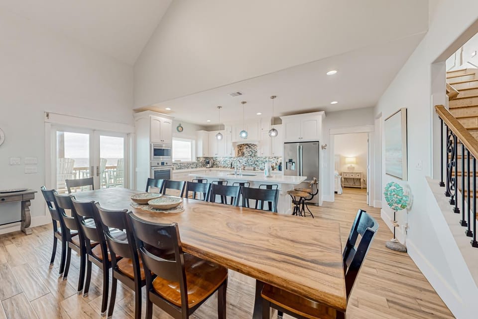 Stunning Beachfront Cargo Lift Sleeps 14 House in Bolivar Peninsula