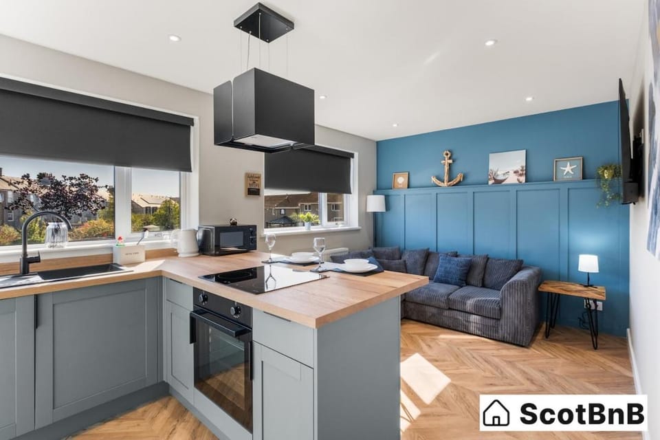 4 Bed Contractor House - FREE Van Parking - Bills Inc - Long Stay Discounts House in Aberdeen