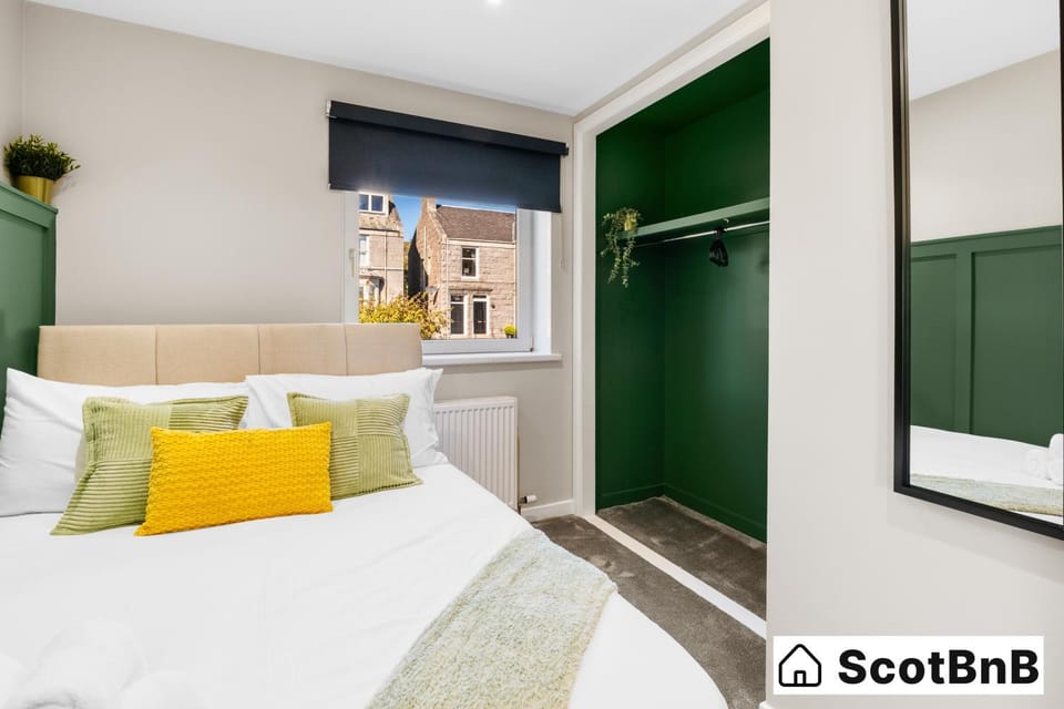 Contractor Housing - Parking - Long Stay Discounts House in Aberdeen