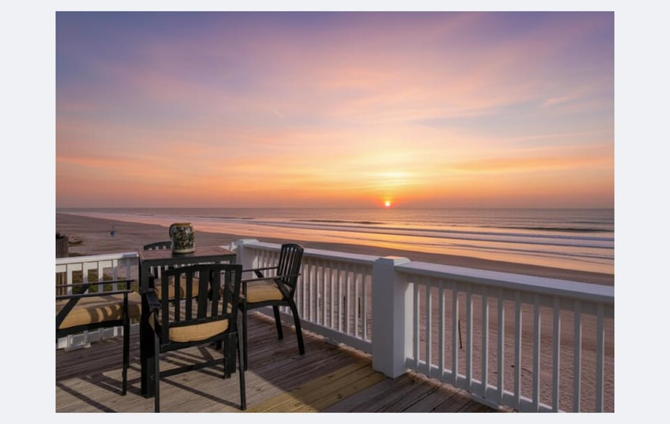 Breathtaking Beachfront 3BR Cargo Lift, Fire pit l Pet-Friendly House in Bolivar Peninsula