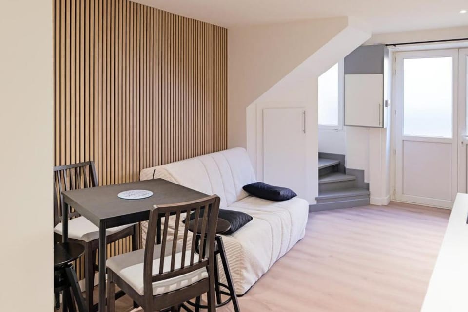 Bed, Night, Living room, Seating area