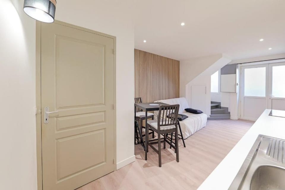 Bed, View (from property/room), Kitchen or kitchenette, Living room, Seating area, Dining area, Bedroom, Family, internet, pet friendly