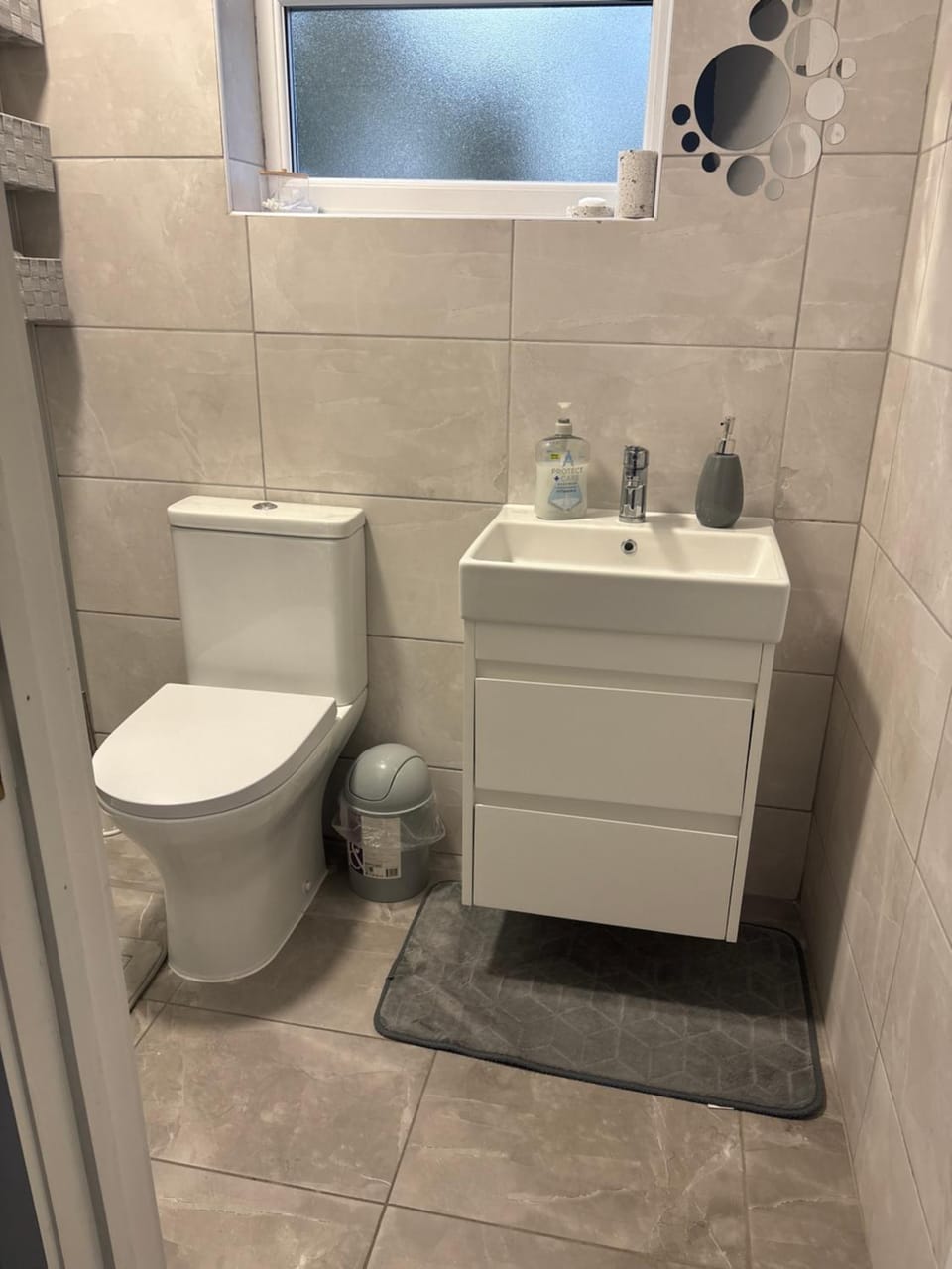 Single Bedroom with own WC&separate shower room Vacation rental in Enfield
