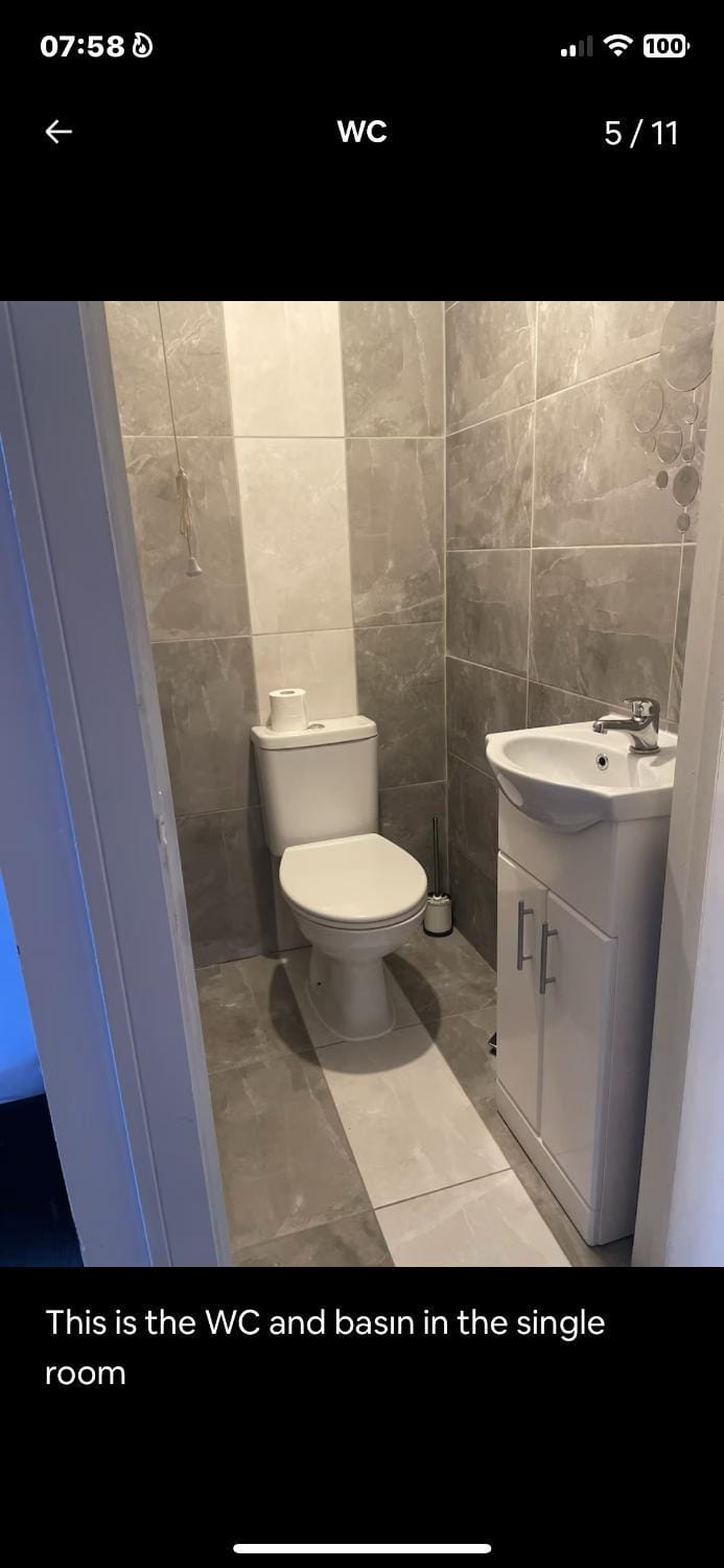Single Bedroom with own WC&separate shower room Vacation rental in Enfield