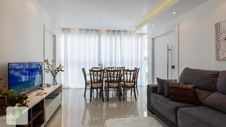 Cobertura Duplex, 2 Hidros, 5 Quartos, 300m do Mar Apartment in Camboriú