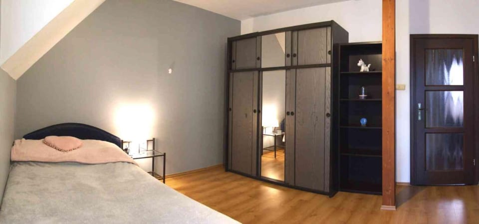 Bed, Photo of the whole room, wardrobe
