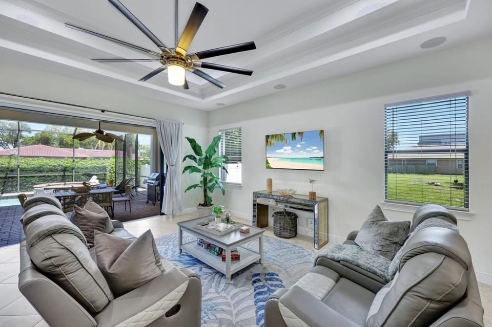 Pelican Place 4BR Naples Park Home w/ Private Pool Near Beach House in Naples Park