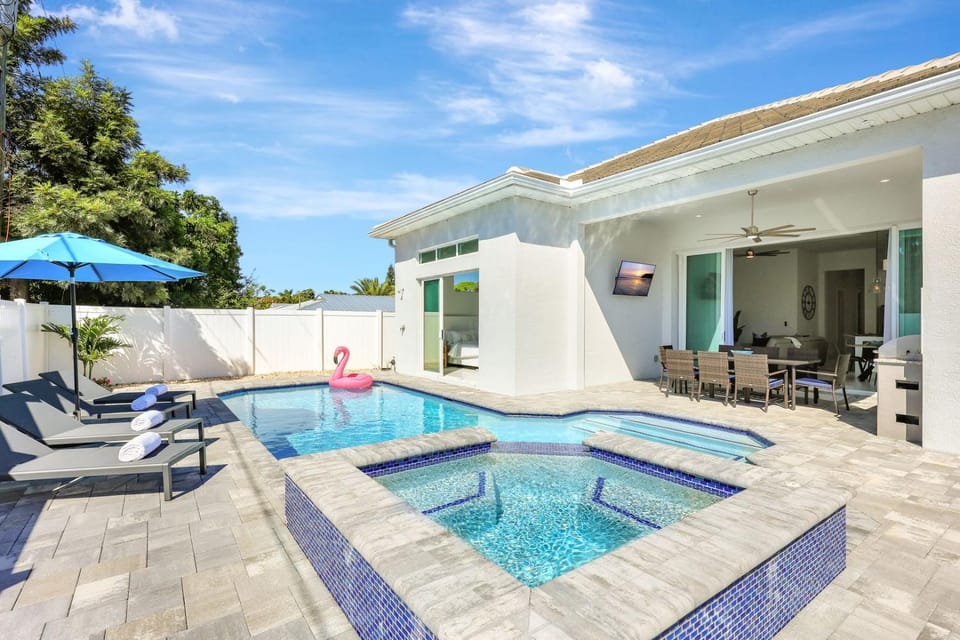 Sand Dollar Retreat New 4BR w/ Pool, Spa & Walk to Vanderbilt Beach House in Naples Park