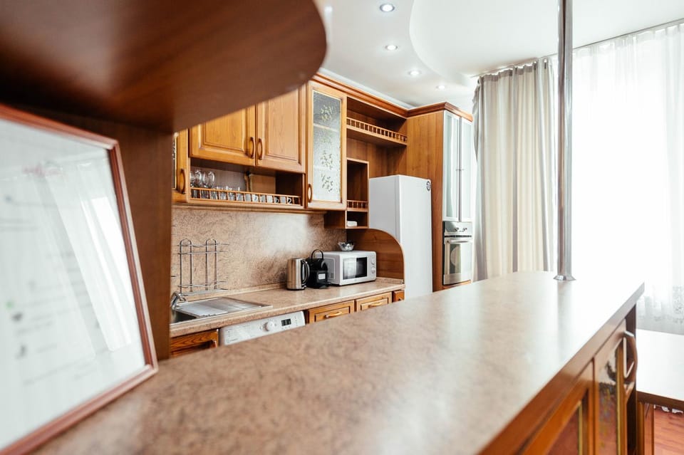 Coffee/tea facilities, Kitchen or kitchenette, stove