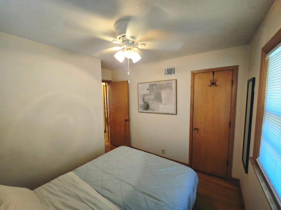 Spacious 3-Bedroom Townhome in Lincolns Historic District House in Lincoln