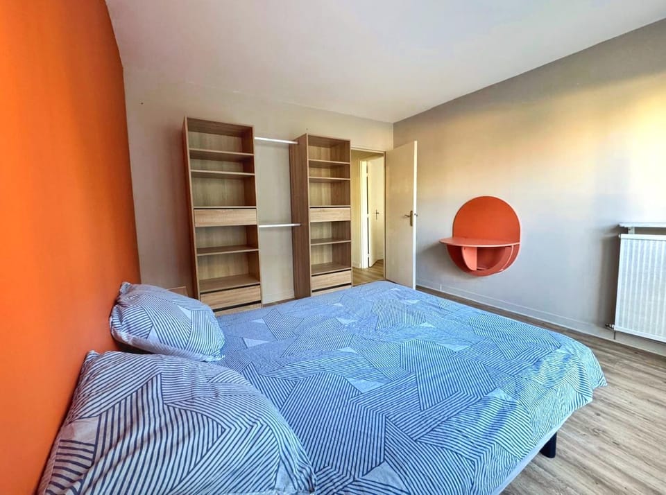 Bed, Photo of the whole room, Bedroom, wardrobe