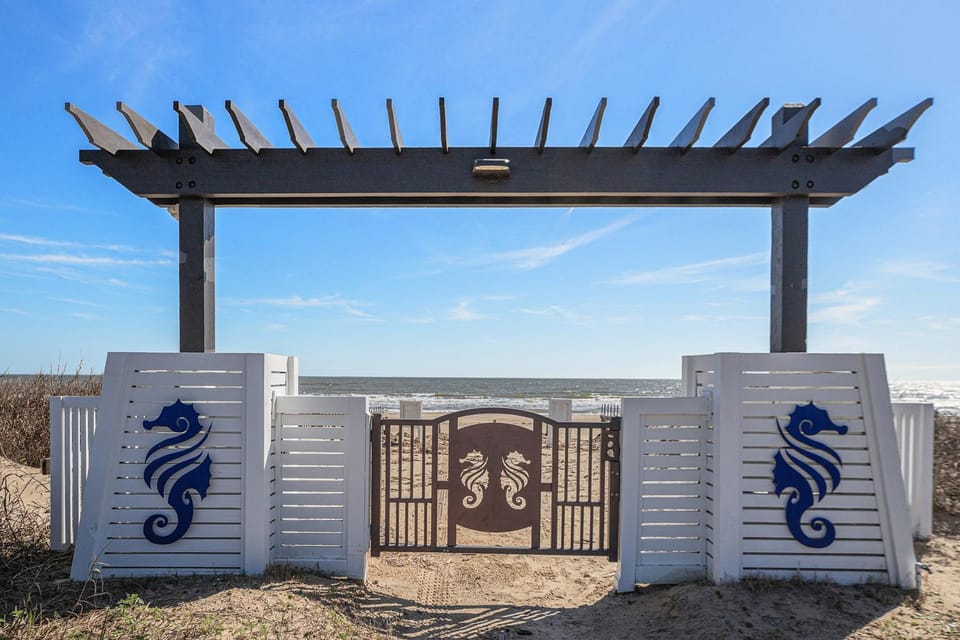 Luxury Stunning Gulf Views Pool Elevator House in Bolivar Peninsula