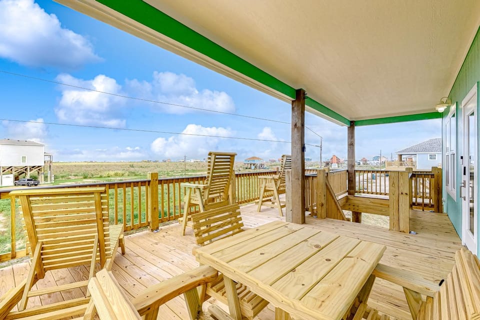 Dream Gulf Views Furnished Deck Sleeps 7 House in Bolivar Peninsula