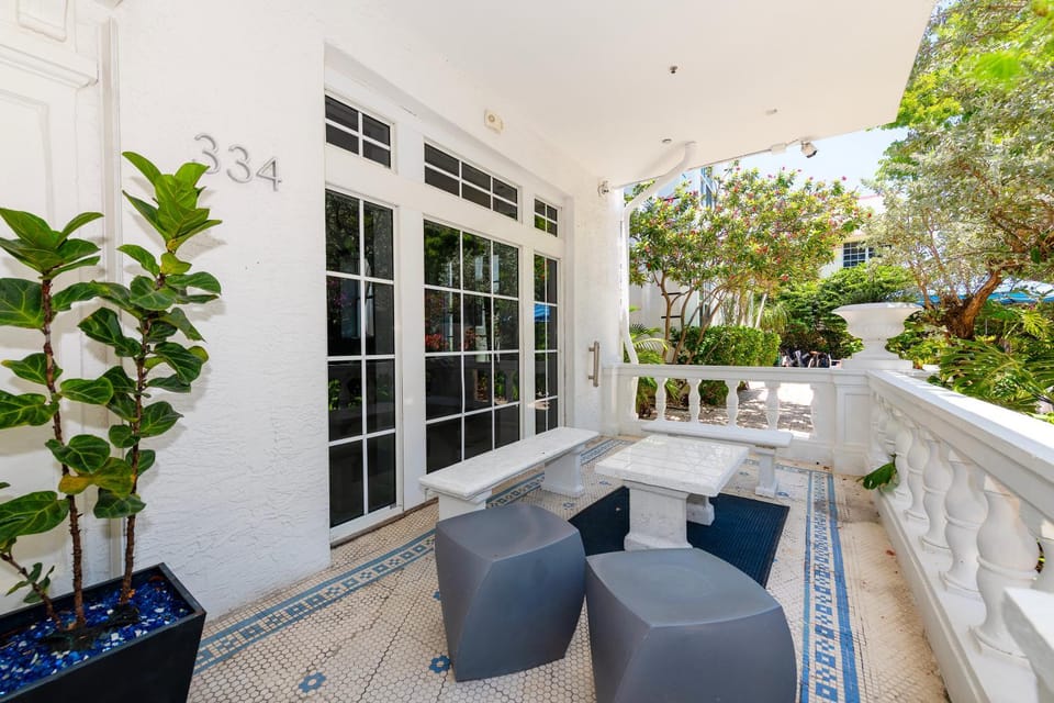 Property building, Garden, Balcony/Terrace