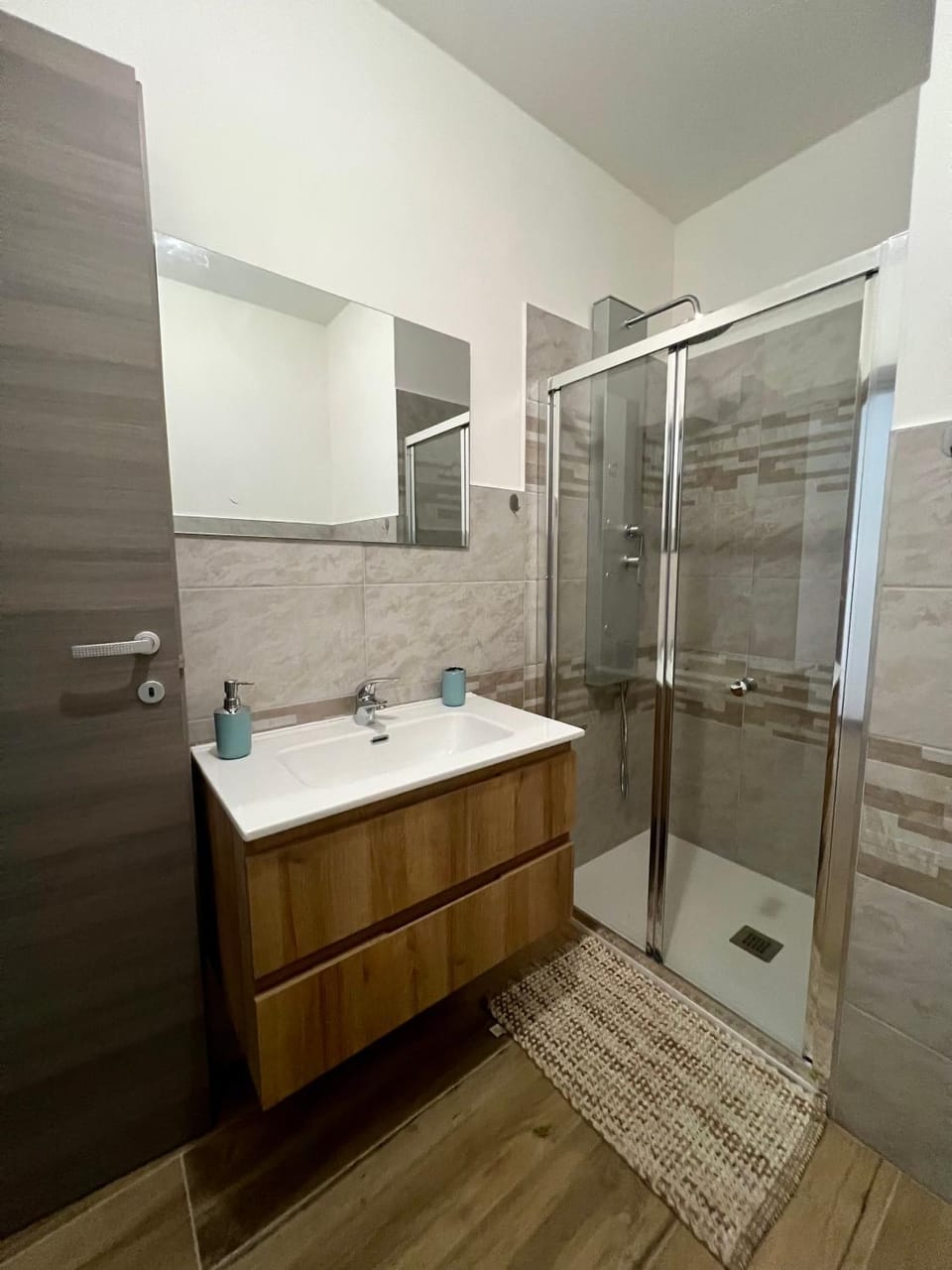 Shower, Bathroom, towels