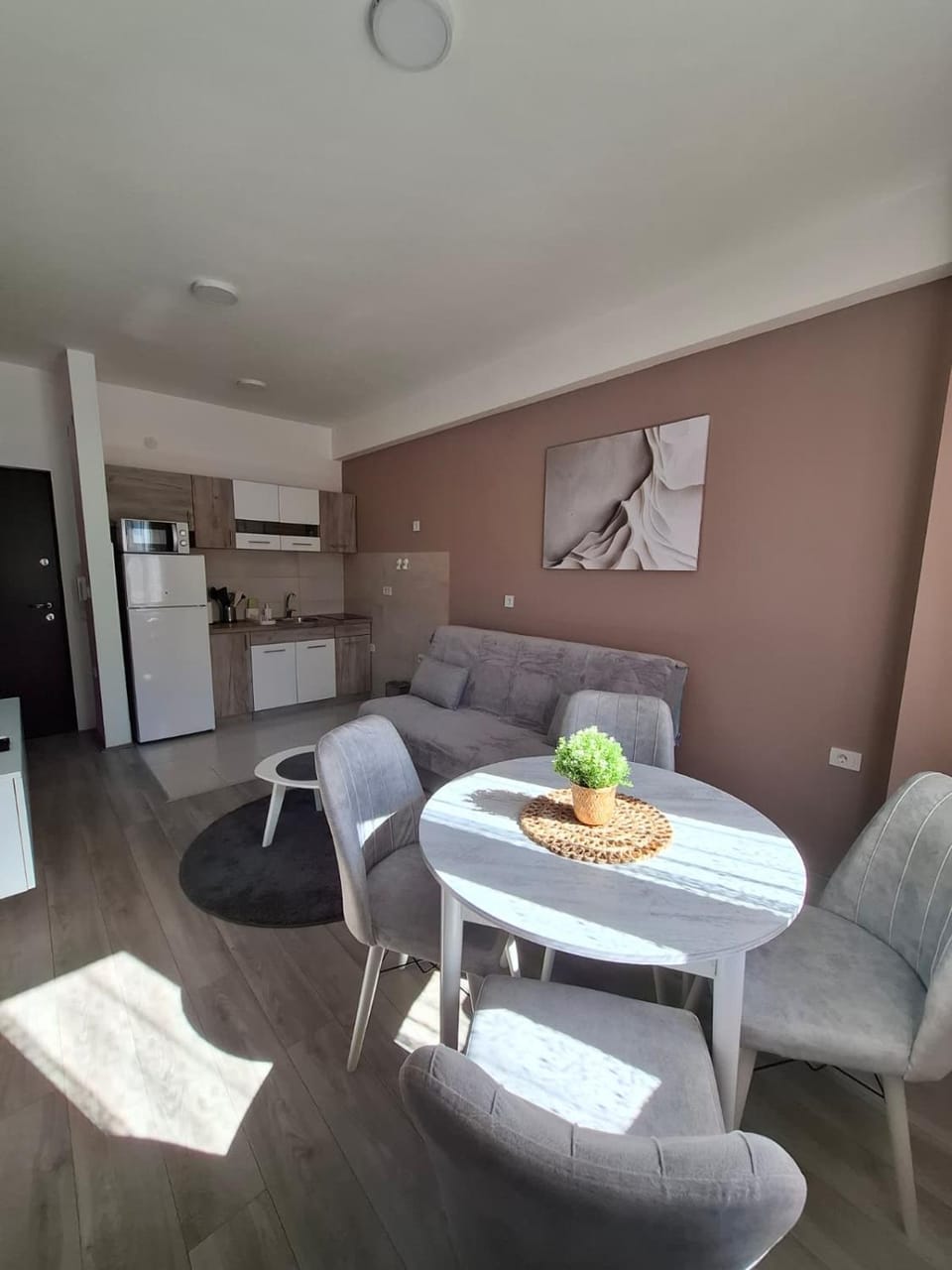 Kitchen or kitchenette, Living room, Seating area, Dining area, microwave, oven, stove