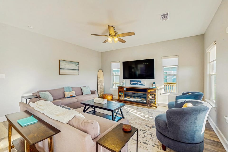 Haven Gulf Views Cargo Lift Large Deck House in Bolivar Peninsula