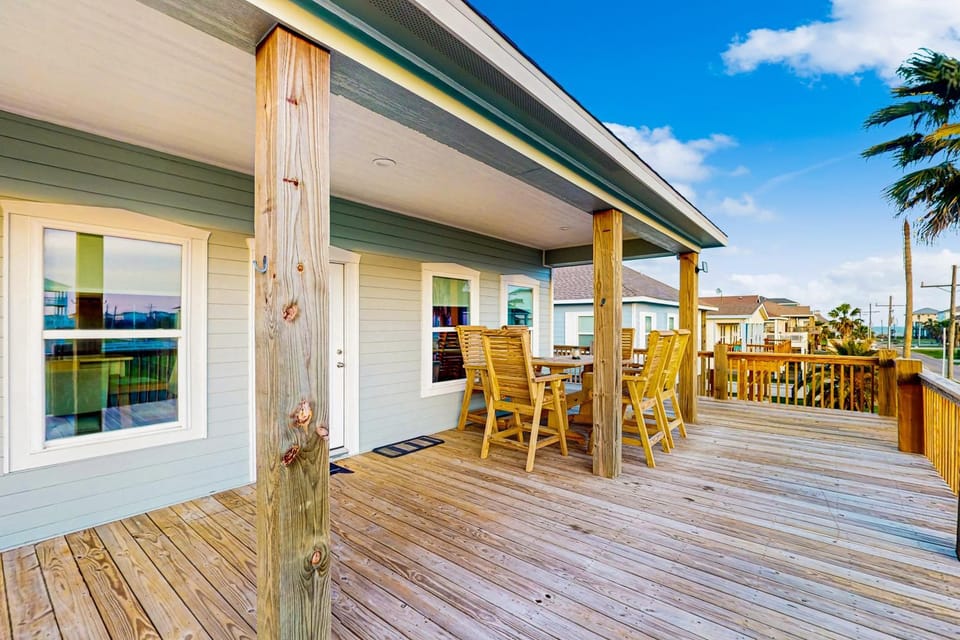 Haven Gulf Views Cargo Lift Large Deck House in Bolivar Peninsula