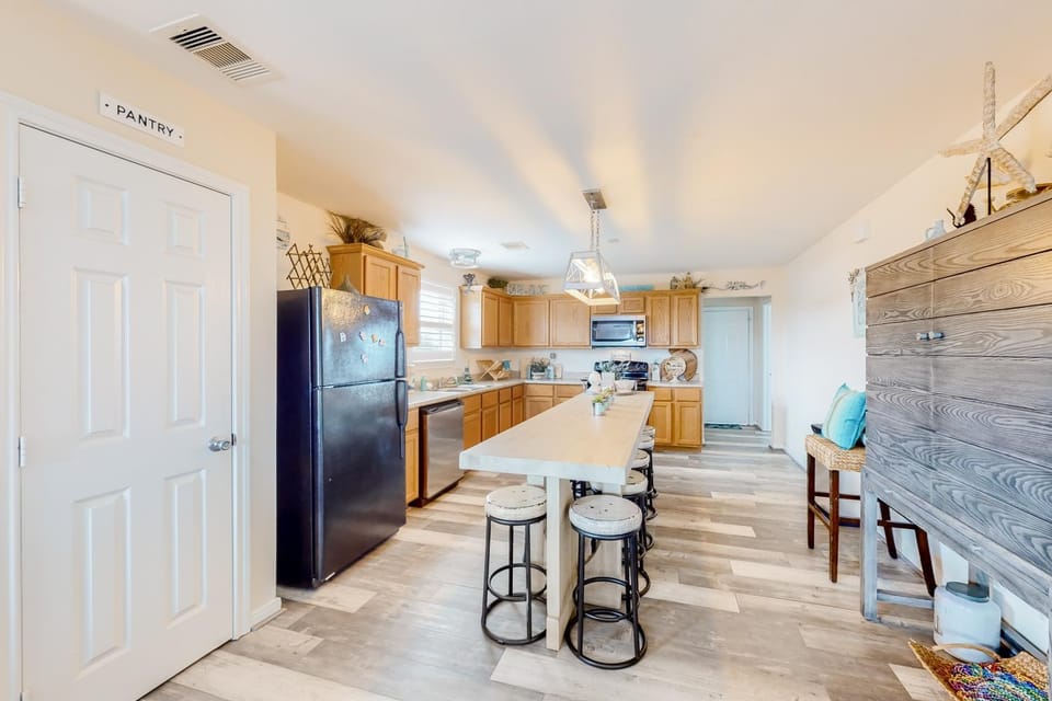 Crystal Beach 3BR Comfortable Home w/ Patio, Short Drive to Beach House in Bolivar Peninsula