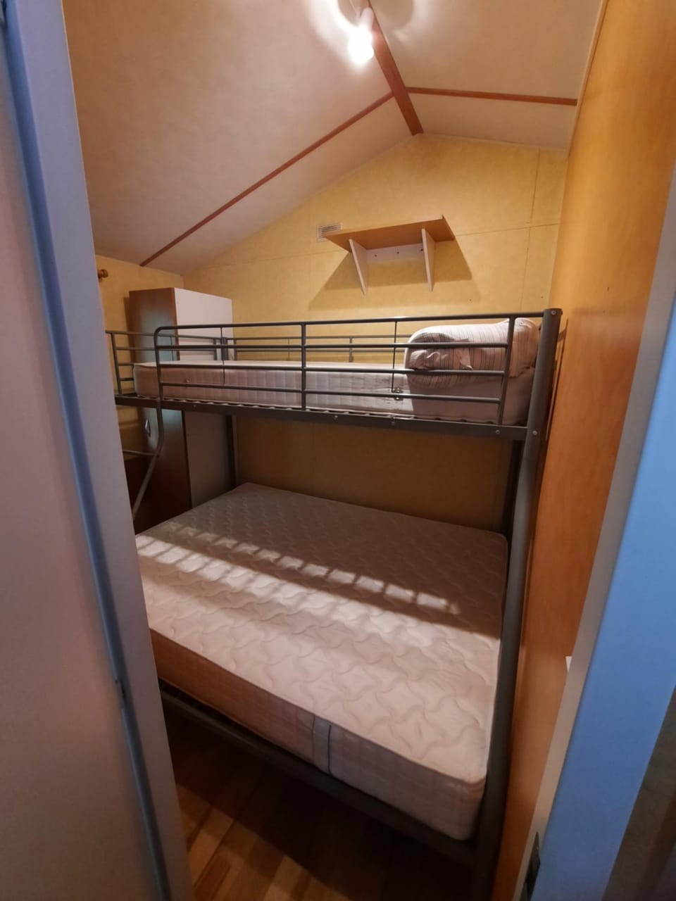 Bed, Bedroom, bunk bed