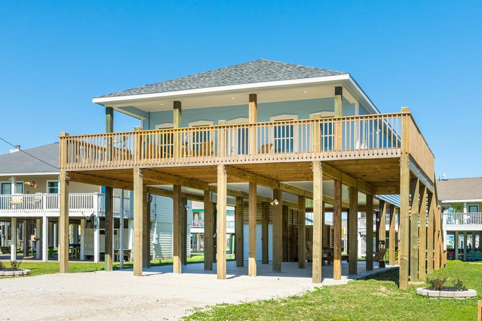 Stylish New-Build Steps to Beach Gulf Views House in Bolivar Peninsula