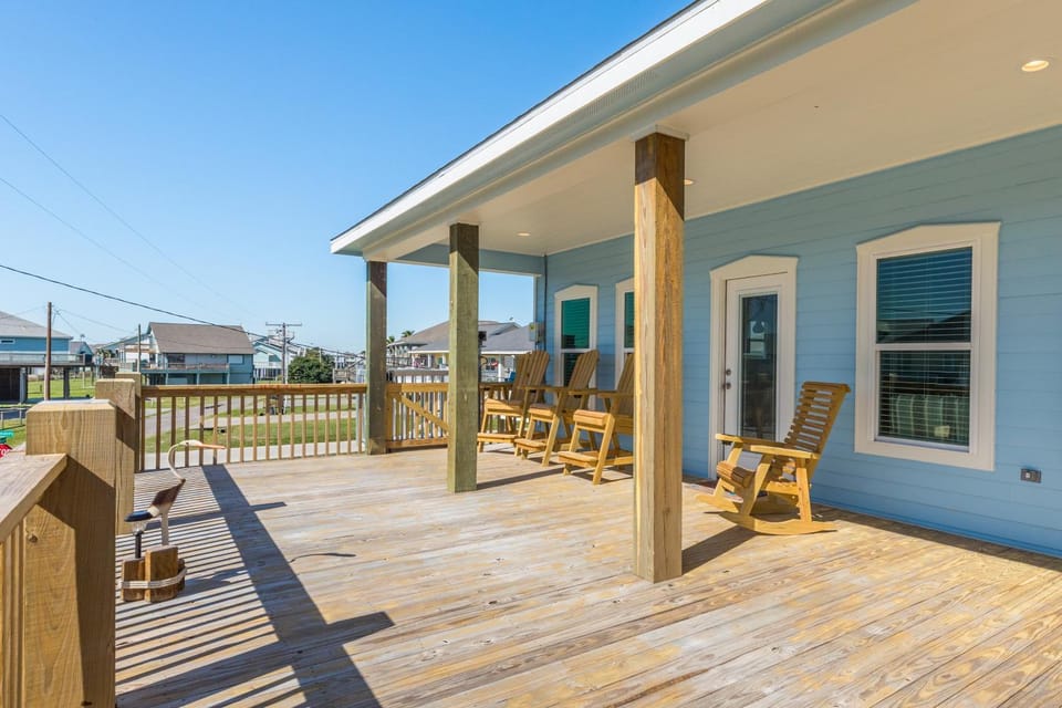 Stylish New-Build Steps to Beach Gulf Views House in Bolivar Peninsula