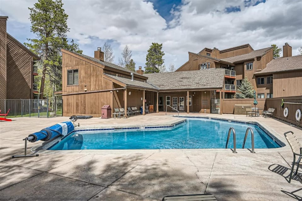 Keystone Mtn Getaway - Cozy Condo for 4 House in Keystone