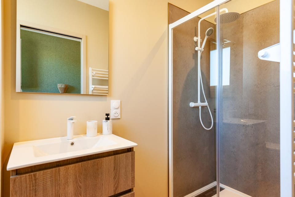 Shower, Bathroom