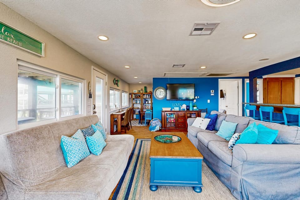 Haven Steps to Beach Large Deck Pet Friendly House in Surfside Beach