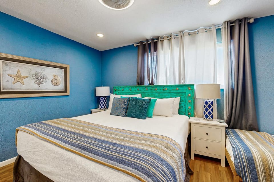 Haven Steps to Beach Large Deck Pet Friendly House in Surfside Beach
