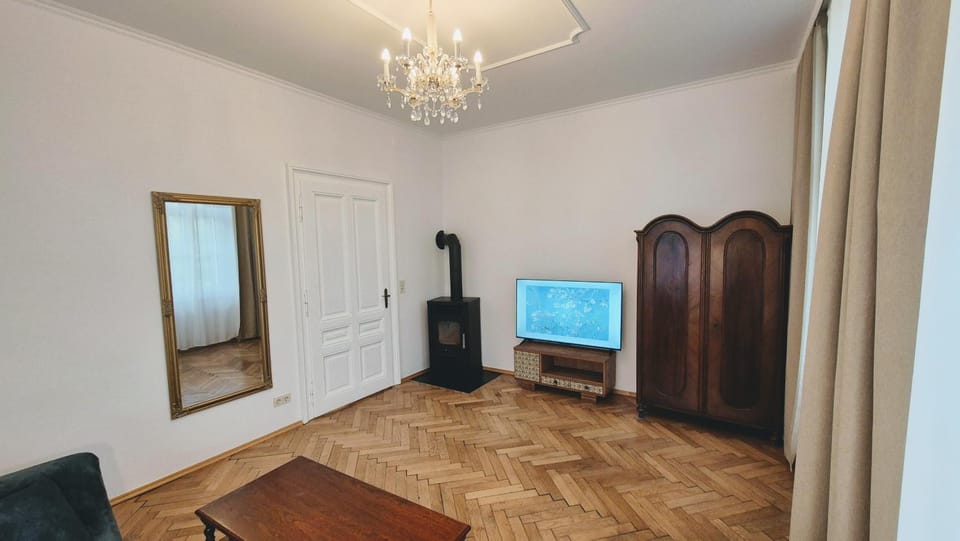 TV and multimedia, fireplace, wardrobe