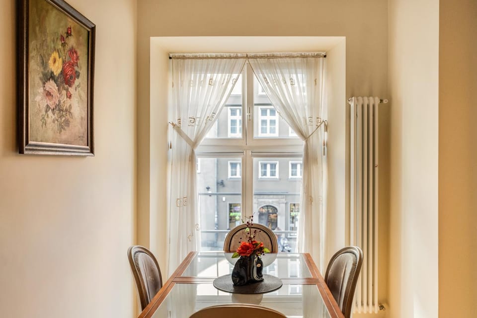Cosmo - Old Money Apartment Apartment in Gdansk