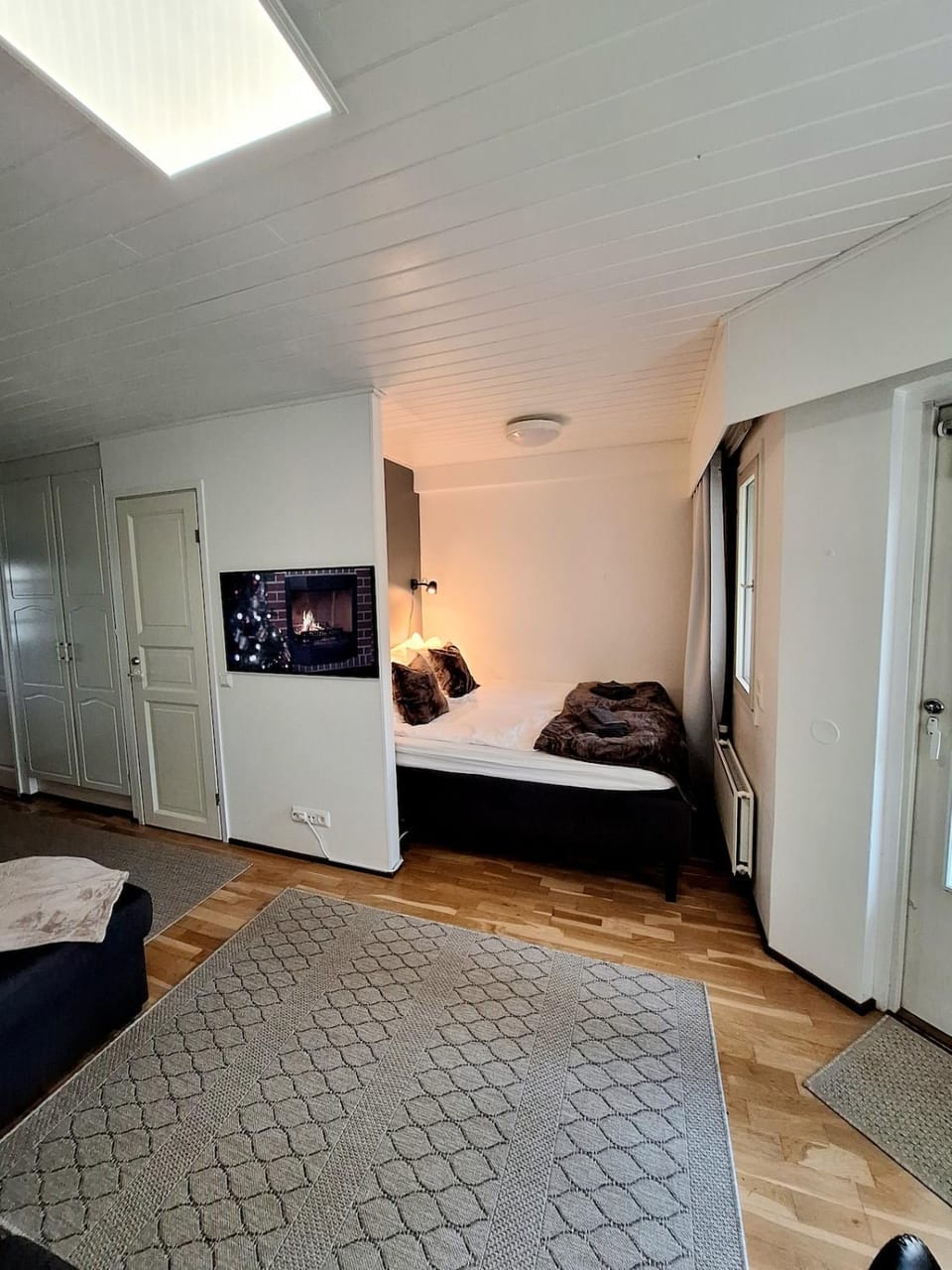 Bed, TV and multimedia