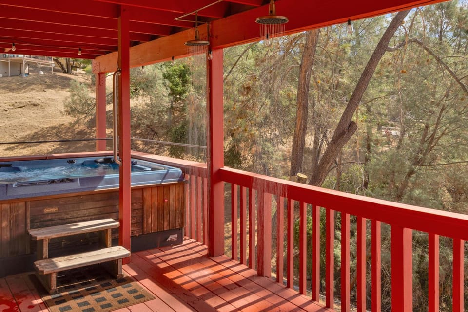 Naci Lakeview Retreat House in Lake Nacimiento