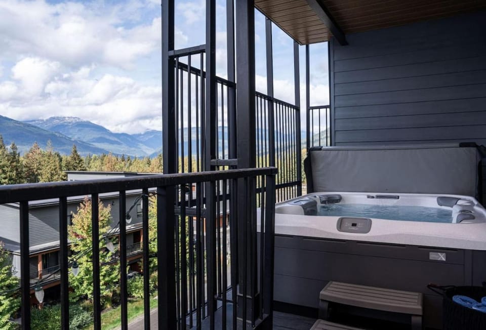 Hot Tub, Mountain view
