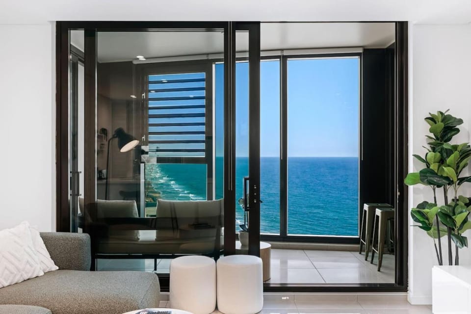 Incredible Views in 2b Luxury Home in Meriton Apartment in Surfers Paradise
