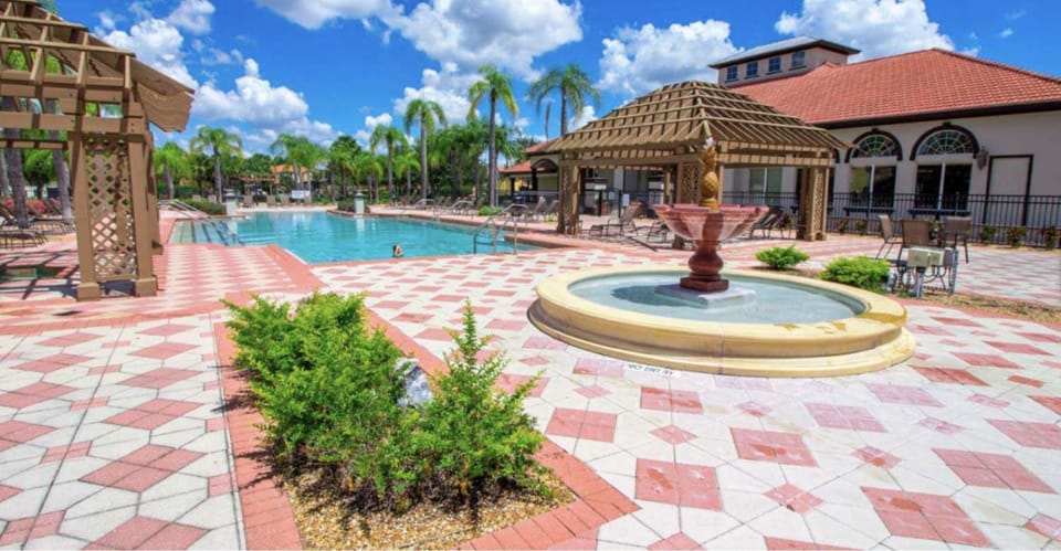 Bella Vida Cozy Home 15 minutes to Disney with Pool and Resort House in Kissimmee