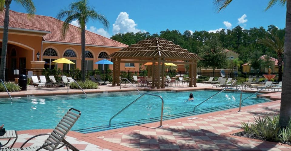 Bella Vida Cozy Home 15 minutes to Disney with Pool and Resort House in Kissimmee