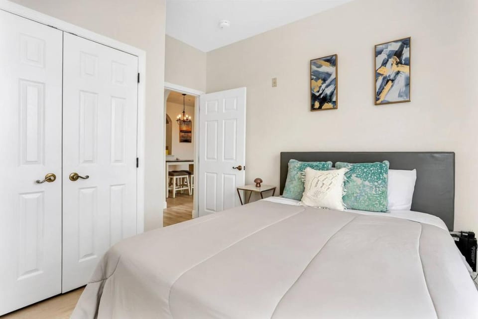 Big Condo 3 bedrooms, Pool Apartment in Four Corners