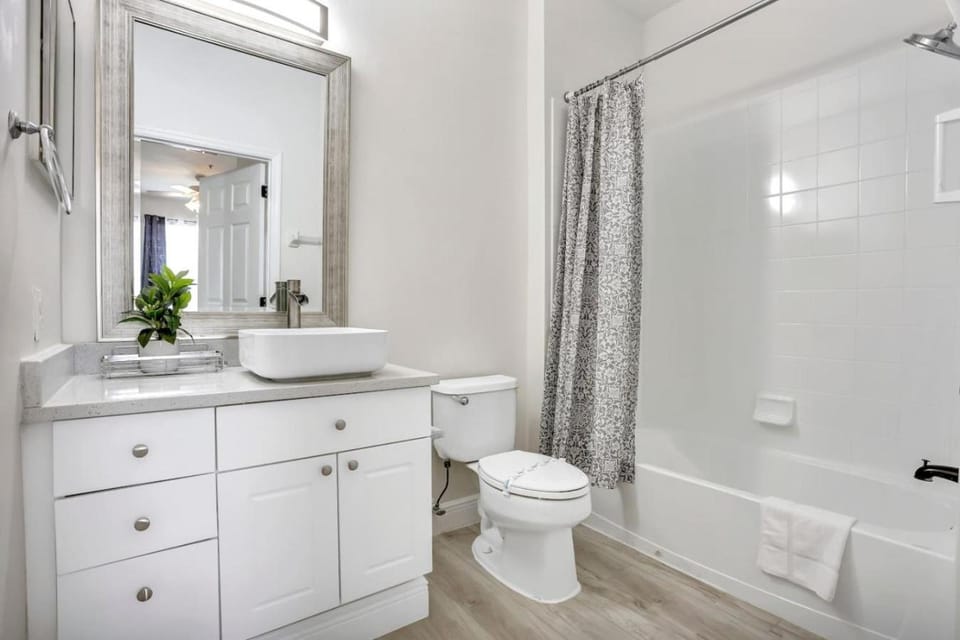 Big Condo 3 bedrooms, Pool Apartment in Four Corners