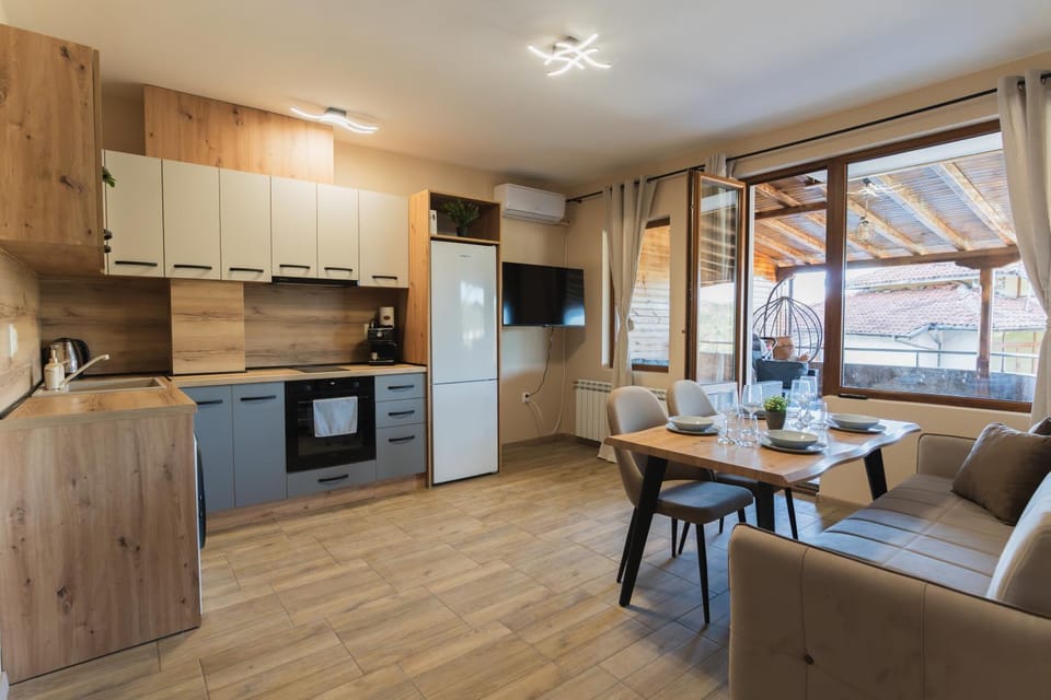 Kitchen or kitchenette, Living room, Dining area, oven, stove