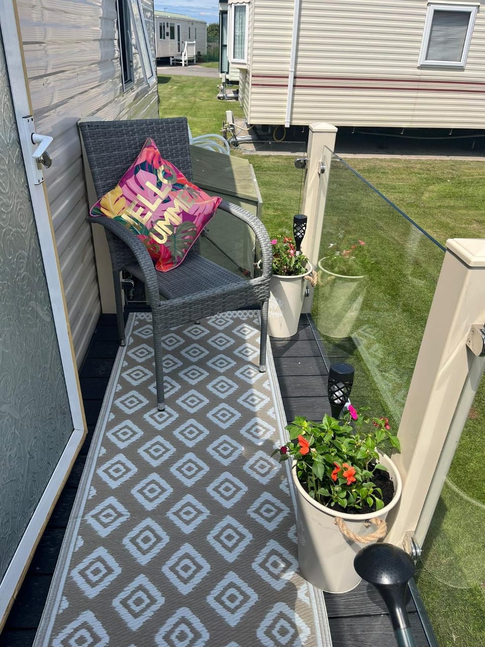 Property building, Patio, Spring, Day, Garden, View (from property/room), Balcony/Terrace, Living room, Seating area, Garden view