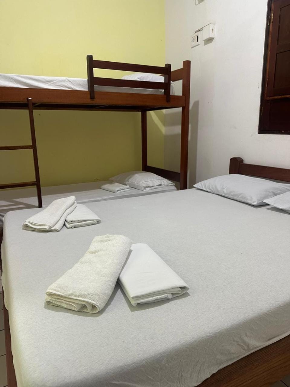 Bed, Photo of the whole room, Bedroom, bunk bed, towels
