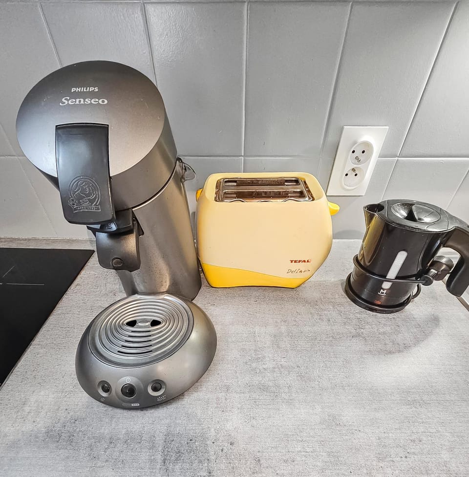 Coffee/tea facilities, toaster