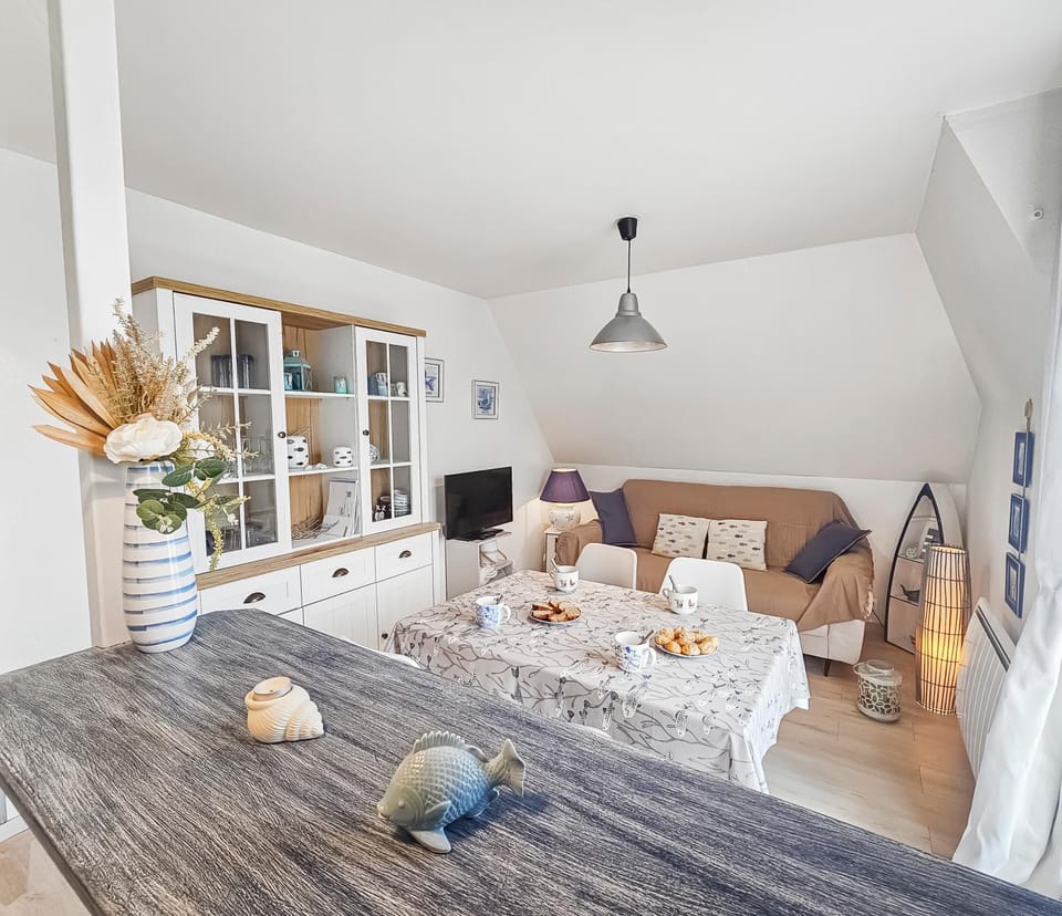TV and multimedia, Living room, Decorative detail, Dining area