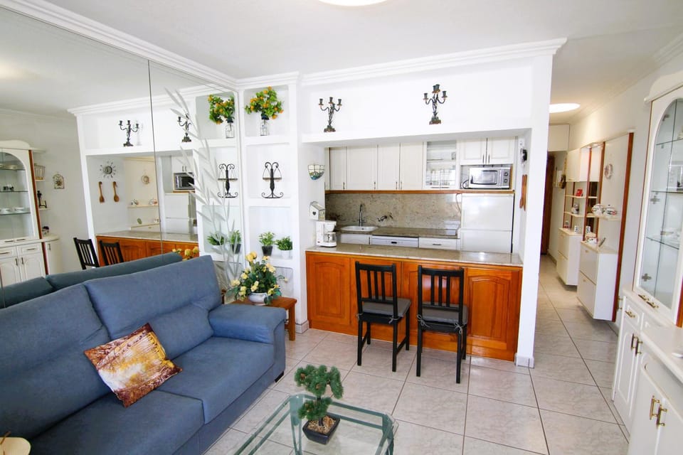 Kitchen or kitchenette, Living room