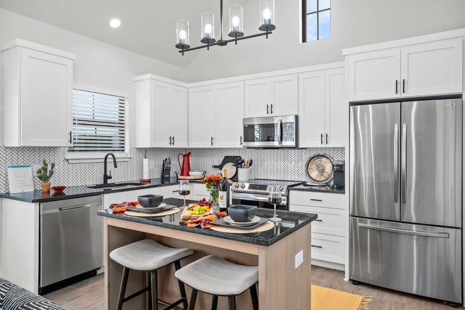 Serengeti 103 - Hot Tub & Close to Wine Trail House in Fredericksburg