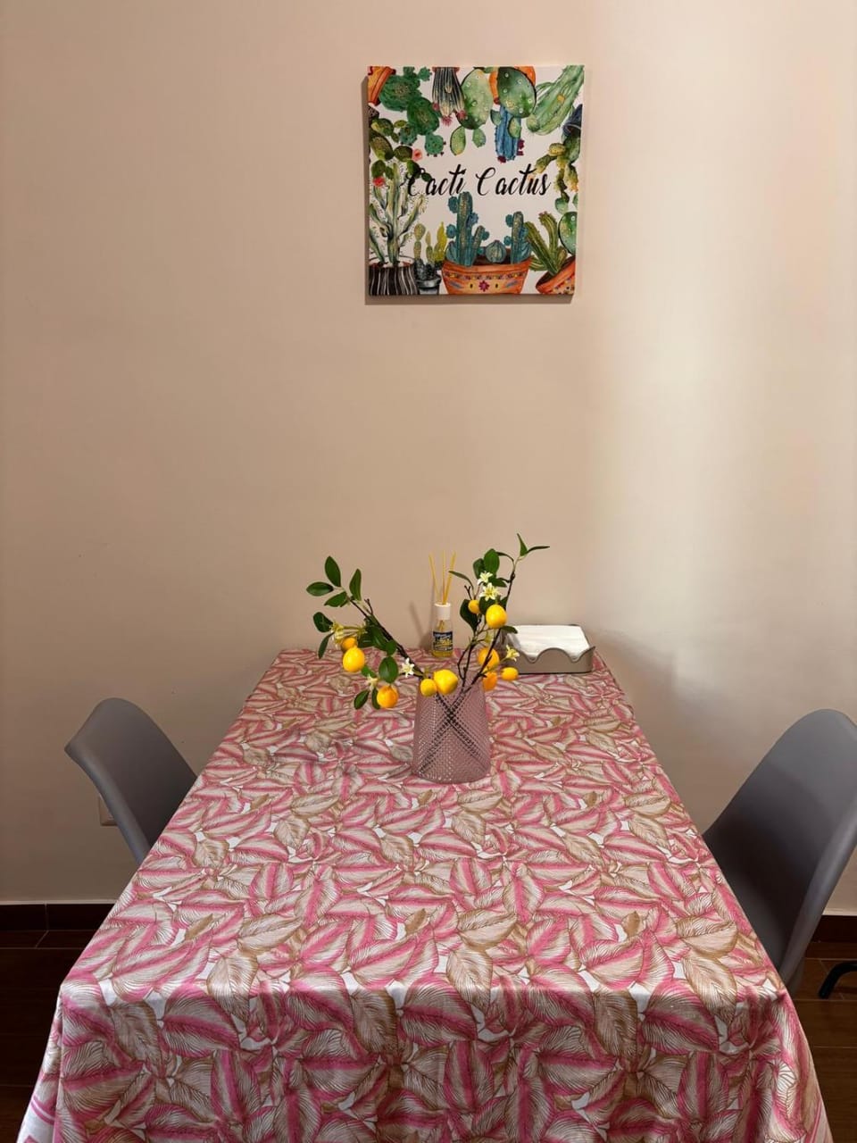 Food and drinks, Decorative detail, Dining area, Food