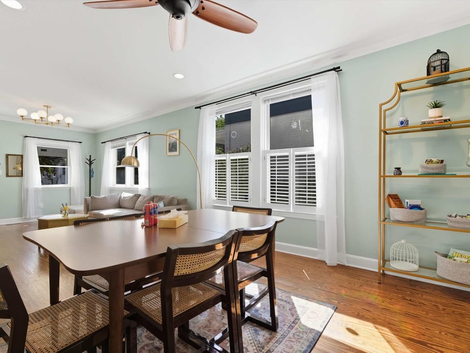 Bright & Spacious 3BR Cottage Minutes to DC Apartment in Mount Rainier