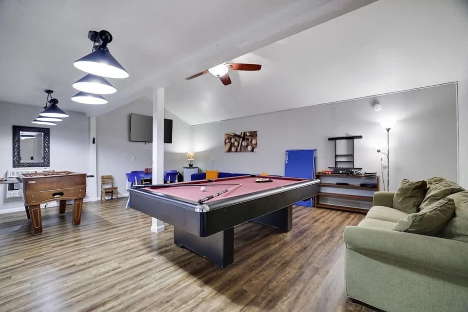 Gloria's Hot Tub Game Room Fire Pit House in Tunkhannock Township